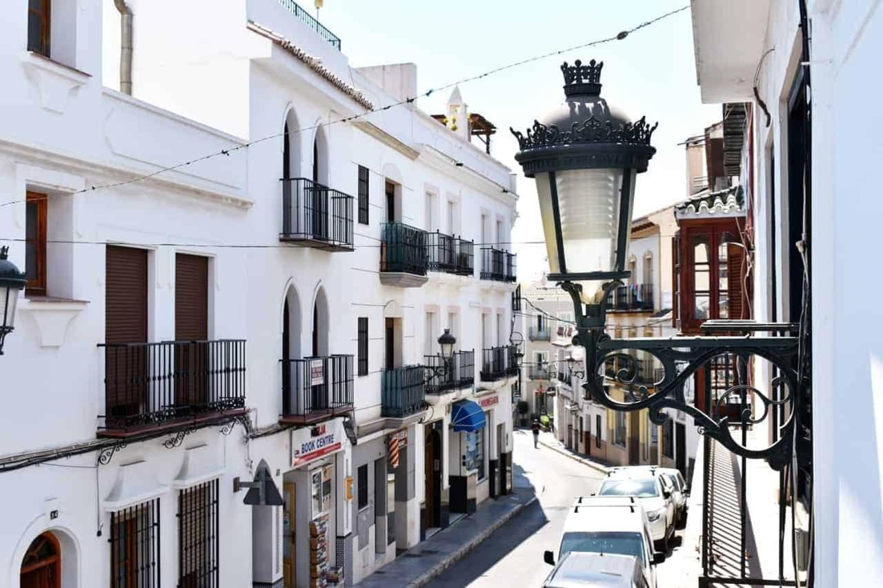 New Townhouse In The Heart Of Nerja With Jacuzzi Villa Buitenkant foto