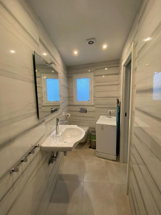 New Townhouse In The Heart Of Nerja With Jacuzzi Villa Buitenkant foto