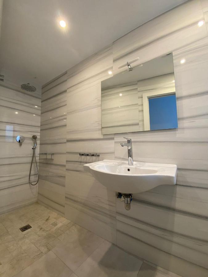 New Townhouse In The Heart Of Nerja With Jacuzzi Villa Buitenkant foto