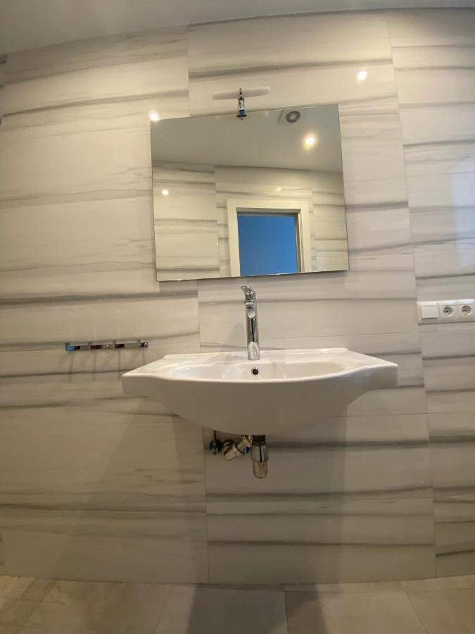 New Townhouse In The Heart Of Nerja With Jacuzzi Villa Buitenkant foto